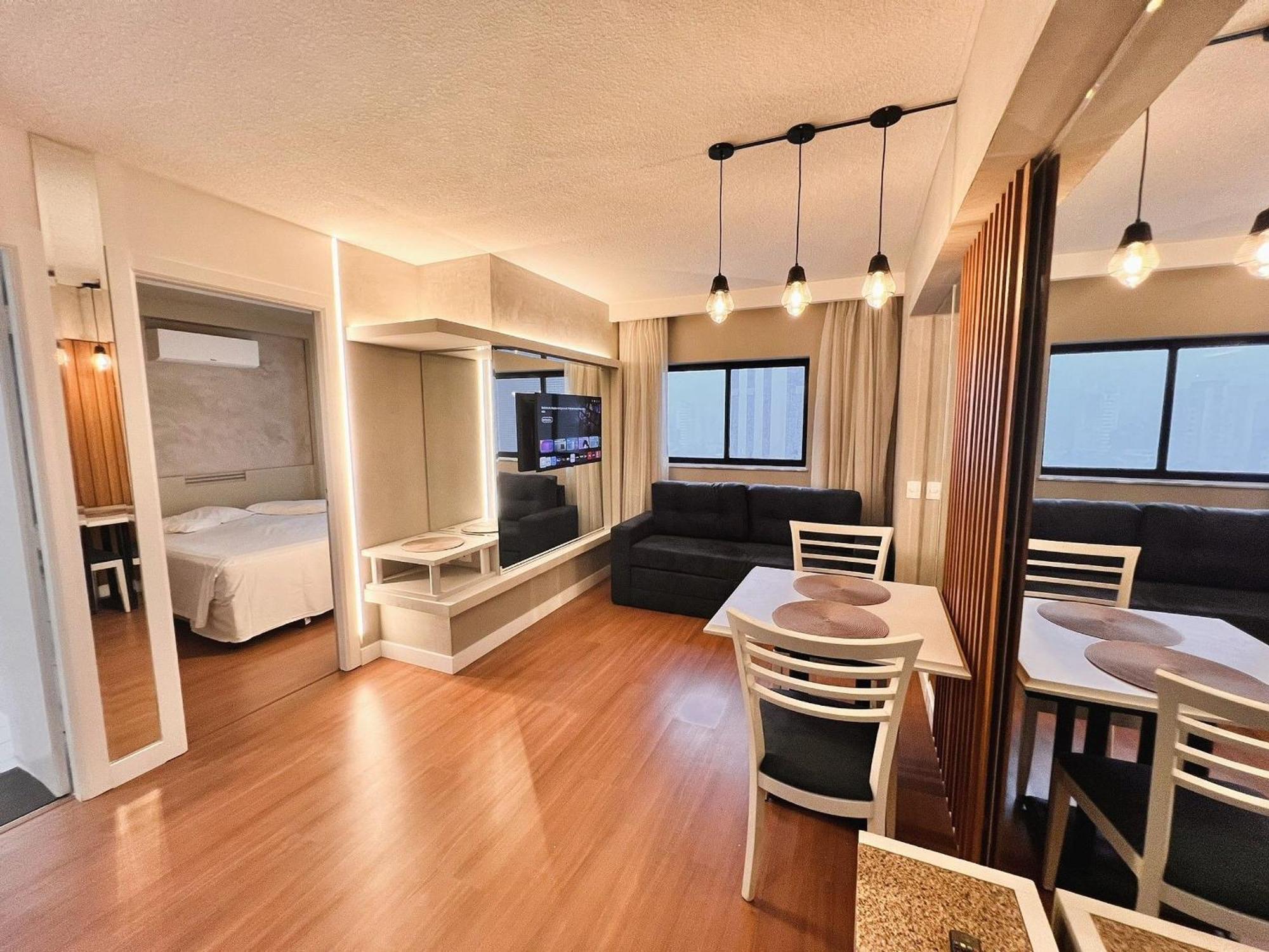 Flat No Local Do Centro/batel Apartment *