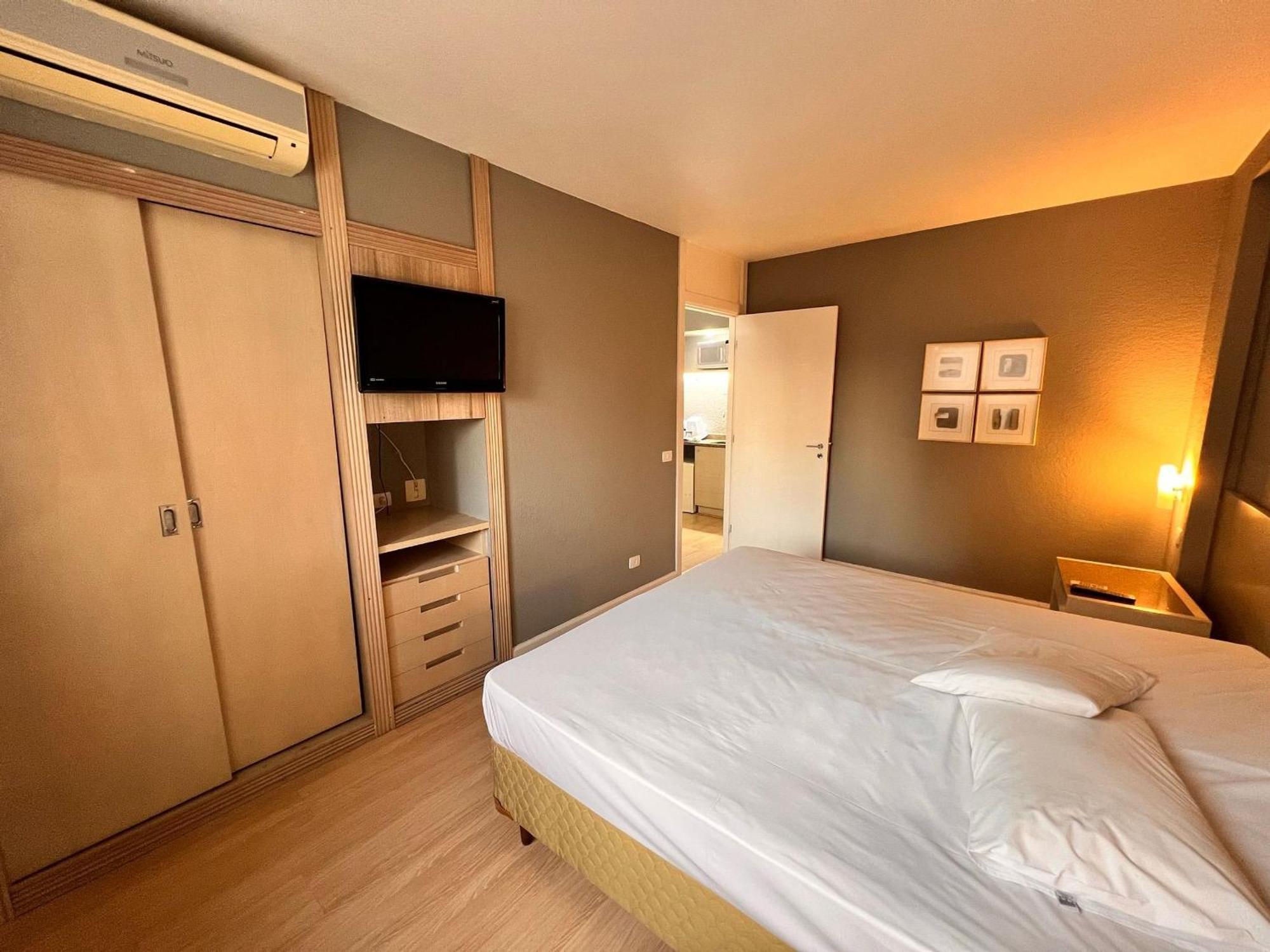 Flat No Local Do Centro/batel Apartment